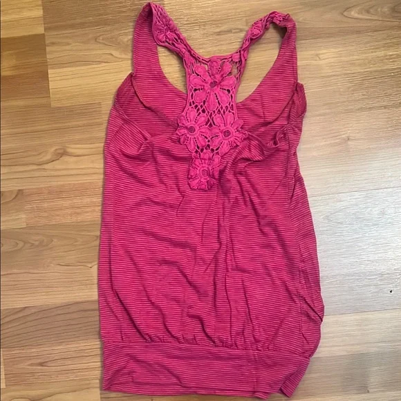 🚨 3 for $15 🚨 Women's Pink Sleeveless Top - Picture 3 of 5